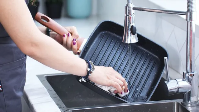How to Clean a Kitchen Faucet Head