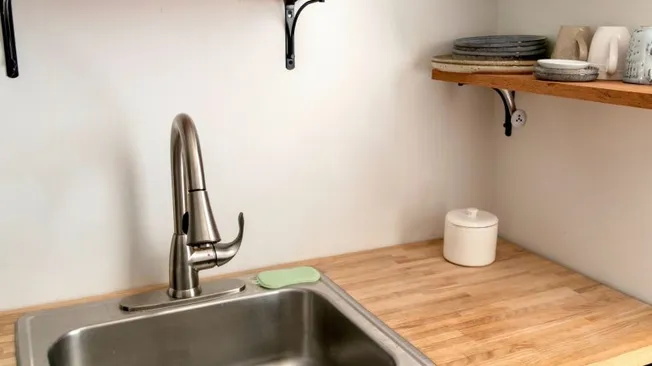 How to Remove a Kitchen Sink