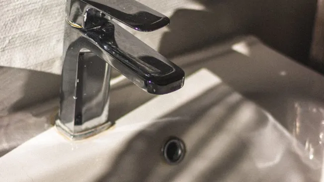 How to Remove a Single Handle Kitchen Faucet