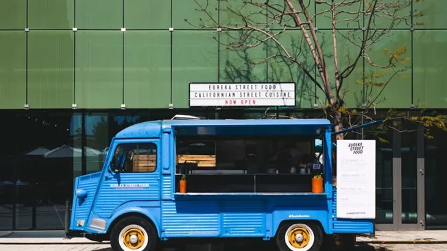 The Ultimate Guide to Street Food Etiquette Abroad