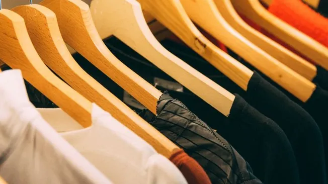 How to Thrift Shop for Clothing