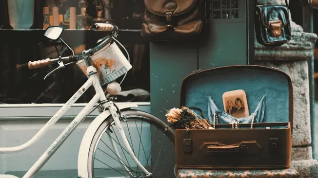 What Are the Best Tips for Vintage Shopping
