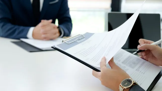 The Pros and Cons of Using CV Maker Tools for Job Applications